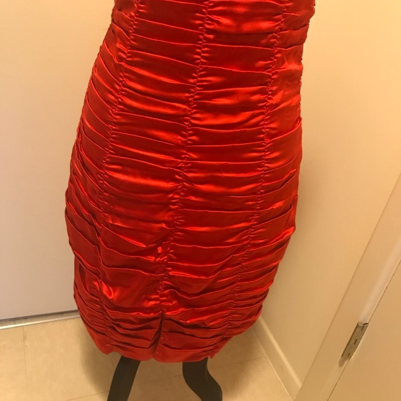 Red silky strapless express dress - Picture 6 of 8